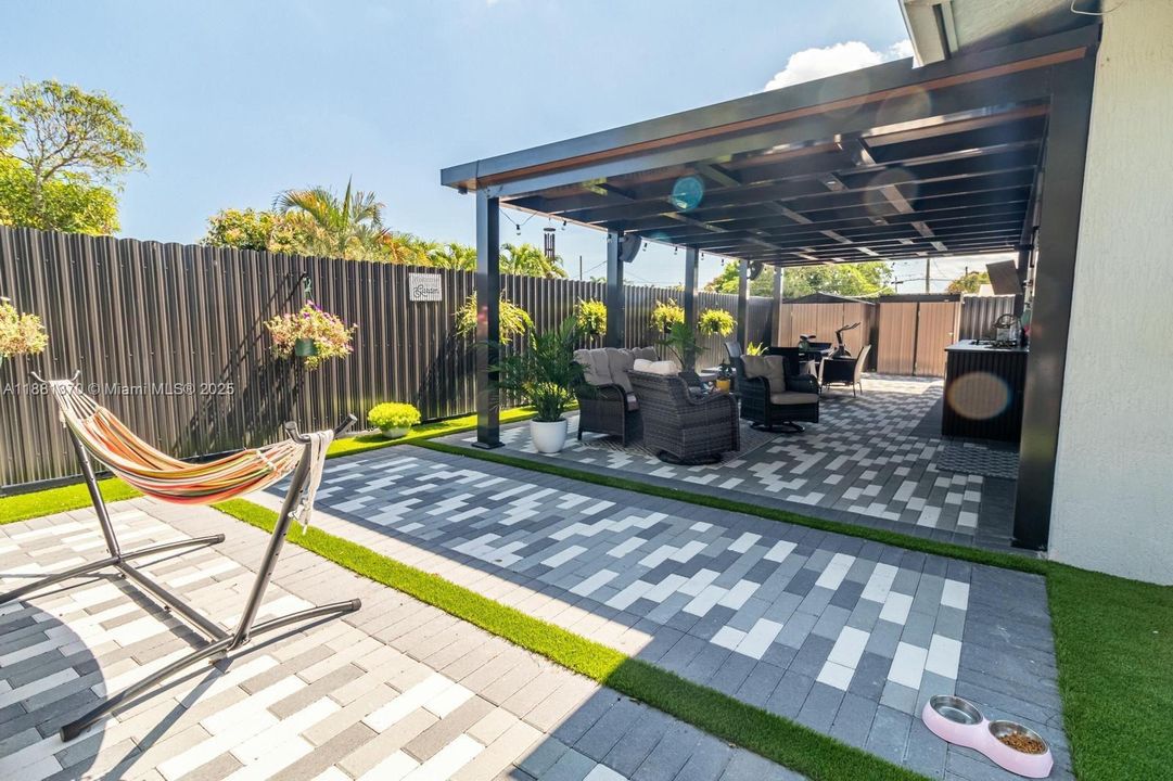 待售: $700,000 (3 贝兹, 2 浴室, 1720 平方英尺)