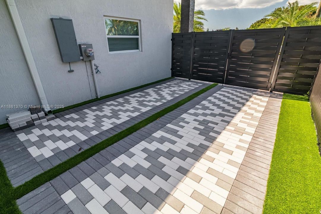 待售: $700,000 (3 贝兹, 2 浴室, 1720 平方英尺)