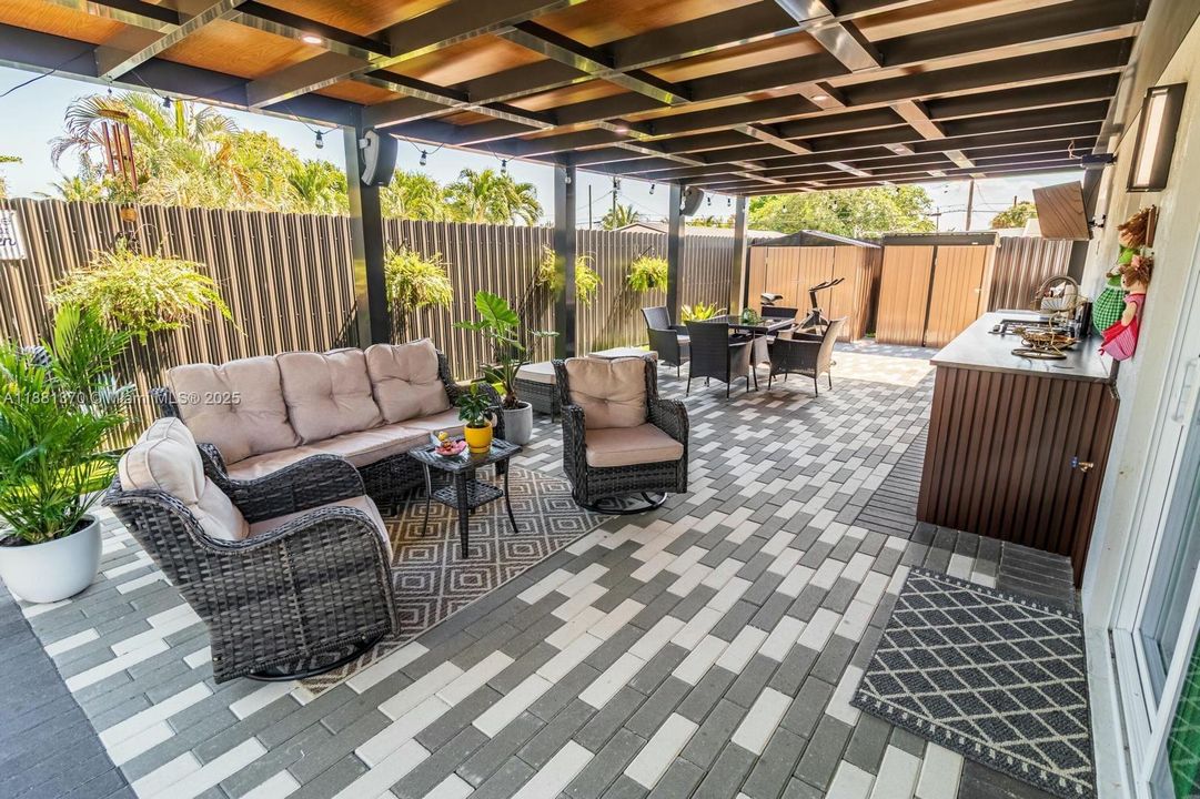 待售: $700,000 (3 贝兹, 2 浴室, 1720 平方英尺)