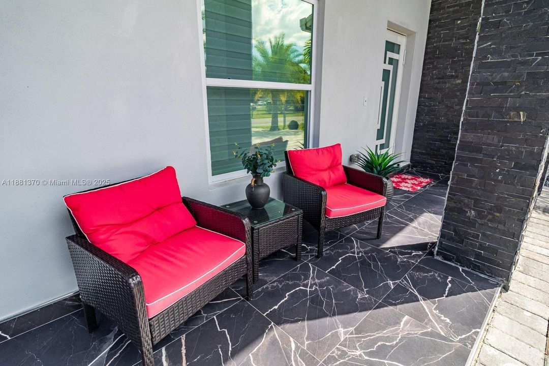 待售: $700,000 (3 贝兹, 2 浴室, 1720 平方英尺)