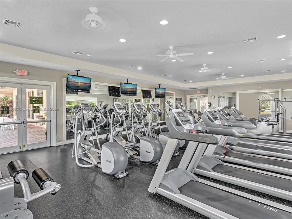 Activo con contrato: $735,000 (5 camas, 3 baños, 2637 Pies cuadrados)