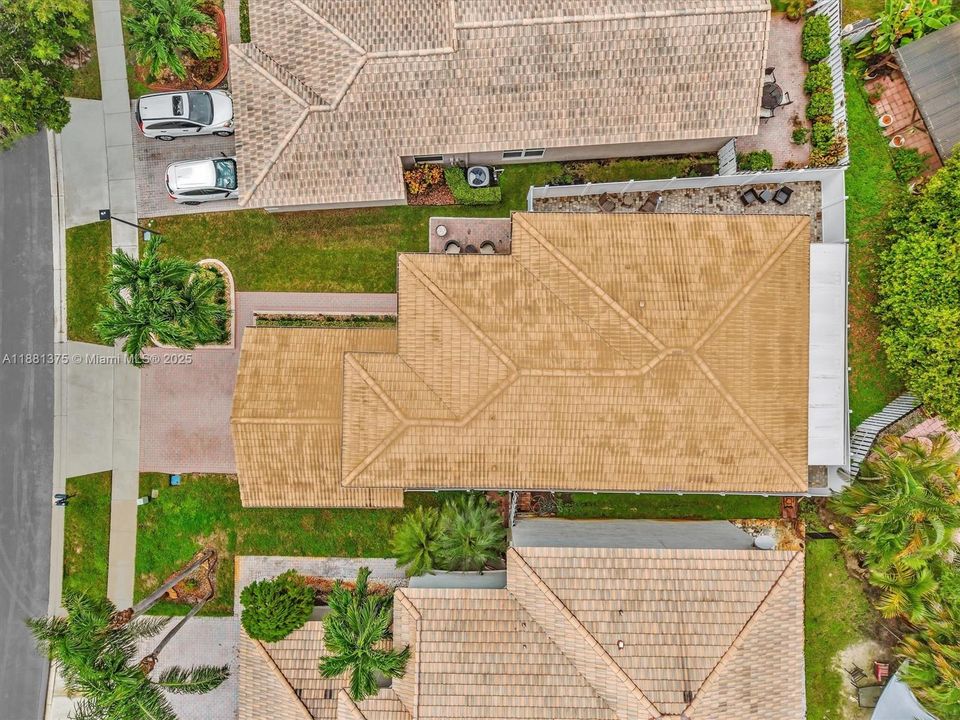 Activo con contrato: $735,000 (5 camas, 3 baños, 2637 Pies cuadrados)