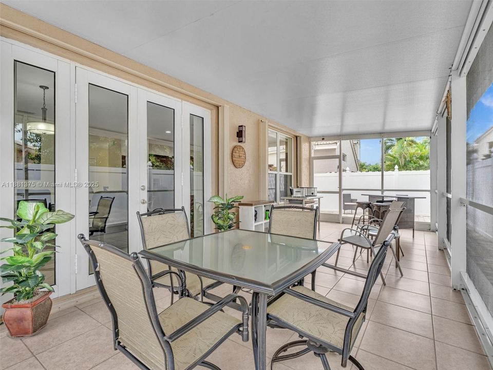 Activo con contrato: $735,000 (5 camas, 3 baños, 2637 Pies cuadrados)