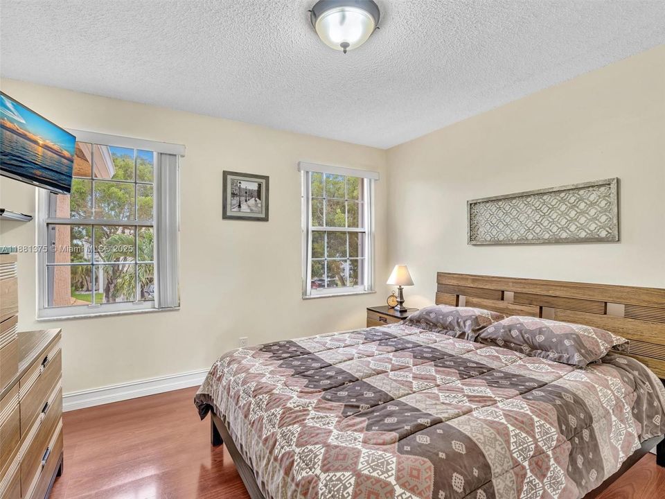 Activo con contrato: $735,000 (5 camas, 3 baños, 2637 Pies cuadrados)