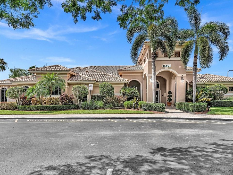 Activo con contrato: $735,000 (5 camas, 3 baños, 2637 Pies cuadrados)