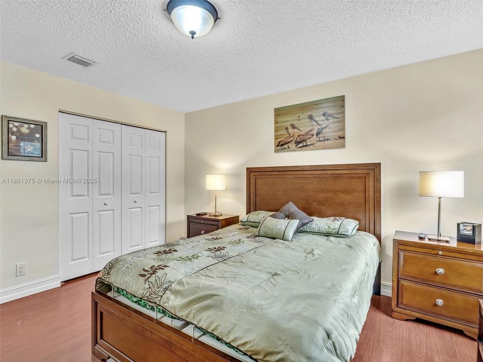 Activo con contrato: $735,000 (5 camas, 3 baños, 2637 Pies cuadrados)