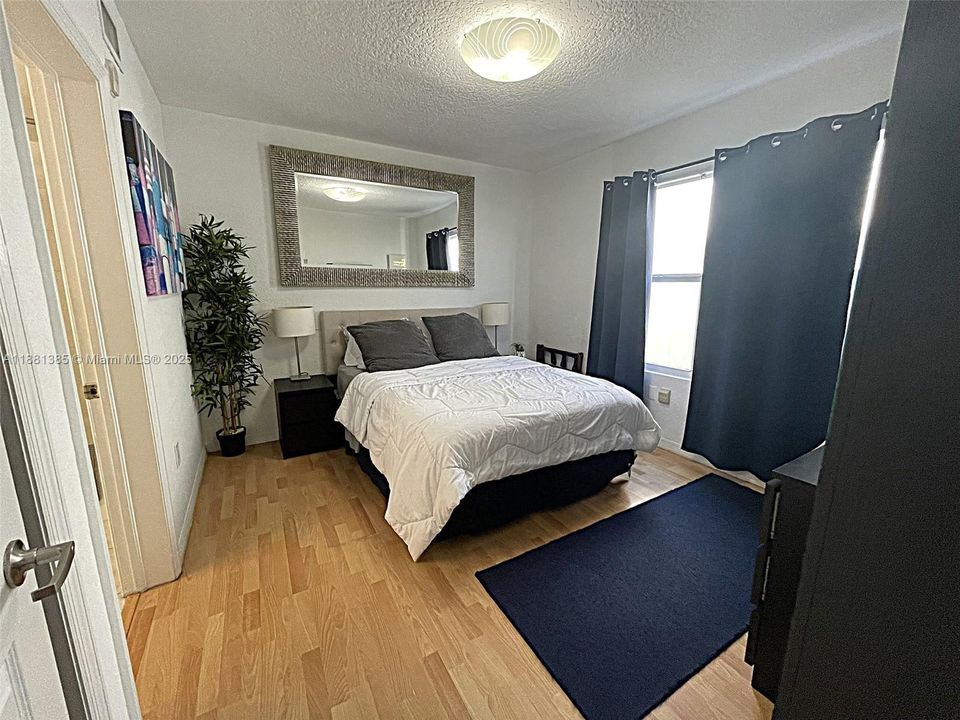 合同活跃: $250,000 (1 贝兹, 1 浴室, 443 平方英尺)