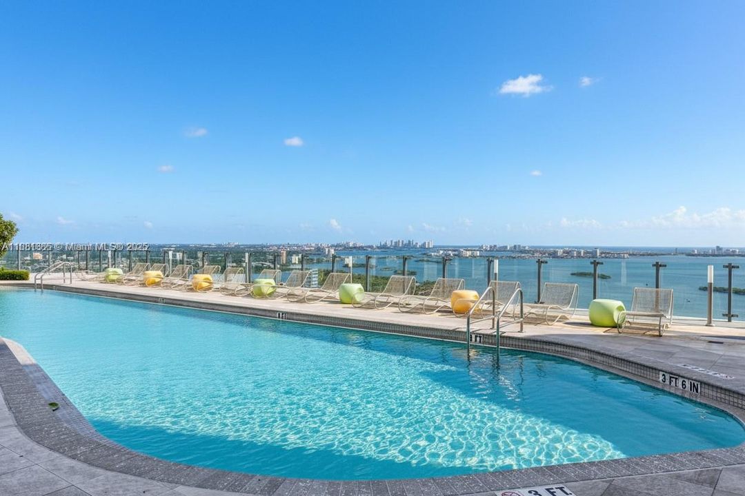 En Venta: $849,900 (3 camas, 2 baños, 1152 Pies cuadrados)