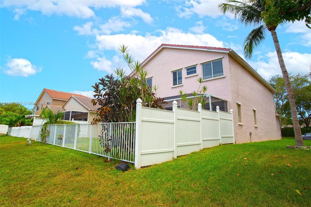 Recently Rented: $4,600 (5 beds, 2 baths, 2792 Square Feet)