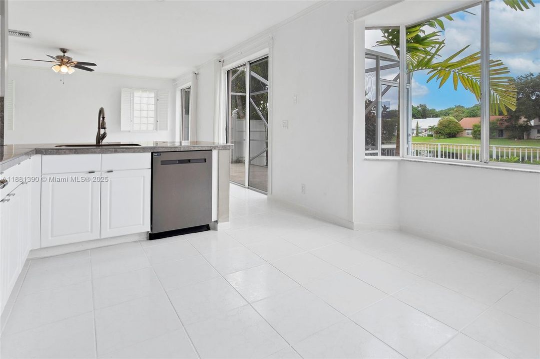 Recently Rented: $4,600 (5 beds, 2 baths, 2792 Square Feet)