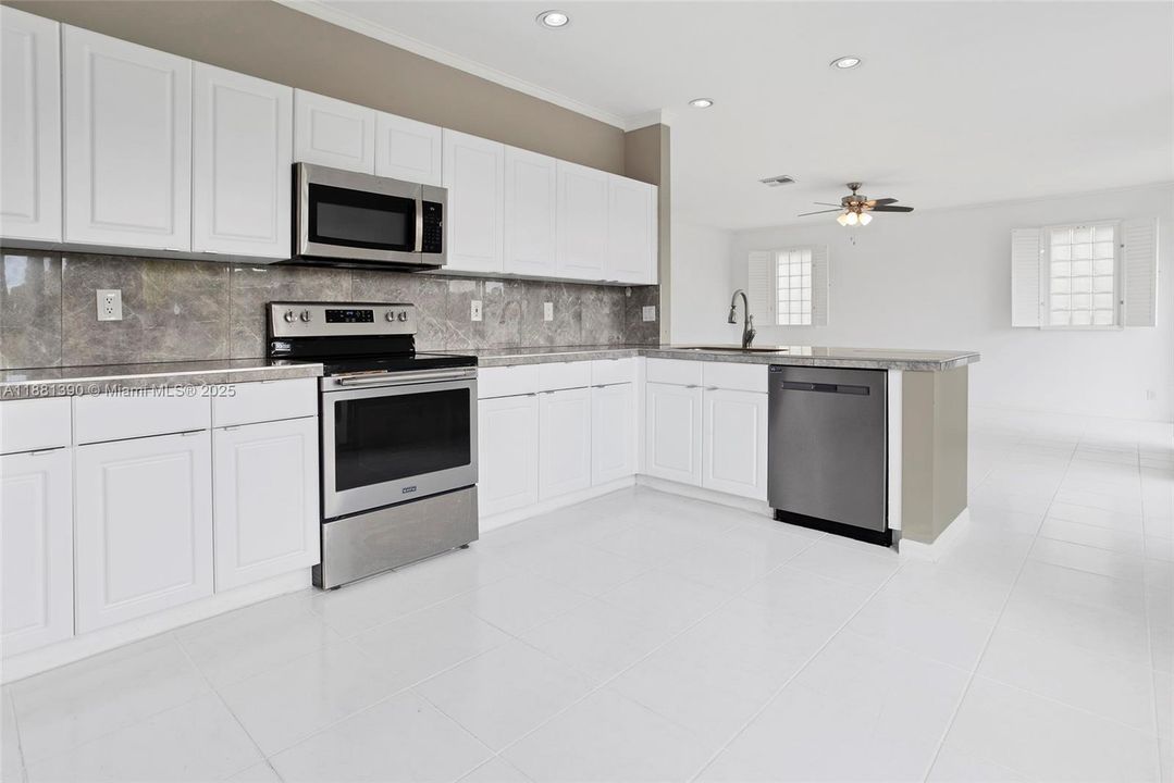 Recently Rented: $4,600 (5 beds, 2 baths, 2792 Square Feet)