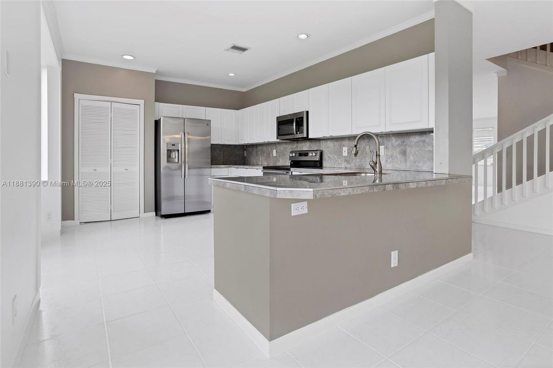 Recently Rented: $4,600 (5 beds, 2 baths, 2792 Square Feet)