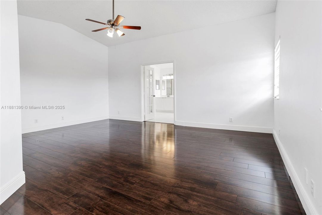 Recently Rented: $4,600 (5 beds, 2 baths, 2792 Square Feet)