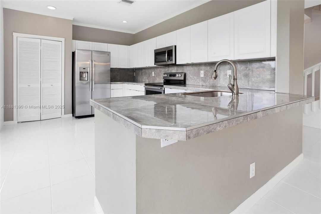 Recently Rented: $4,600 (5 beds, 2 baths, 2792 Square Feet)