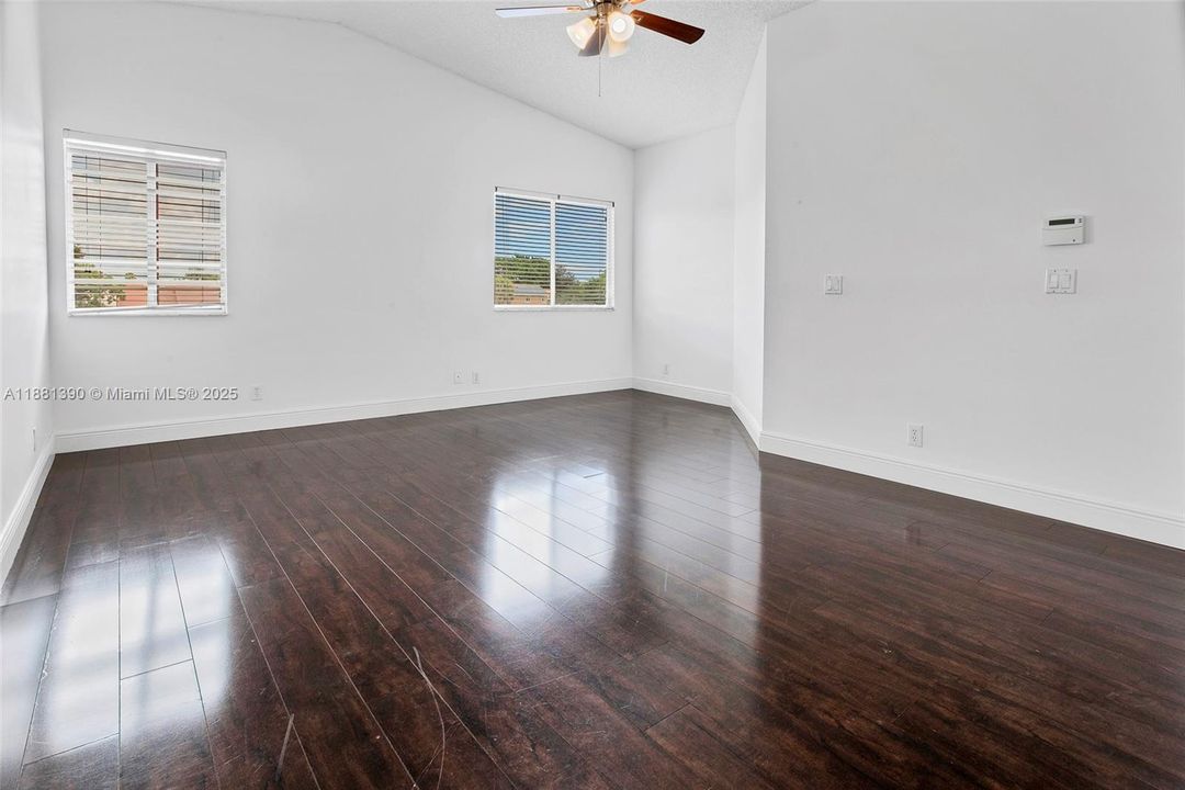 Recently Rented: $4,600 (5 beds, 2 baths, 2792 Square Feet)