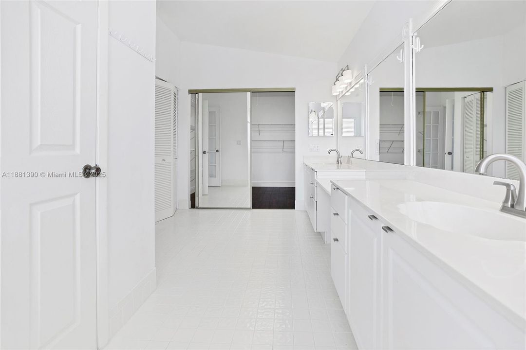 Recently Rented: $4,600 (5 beds, 2 baths, 2792 Square Feet)