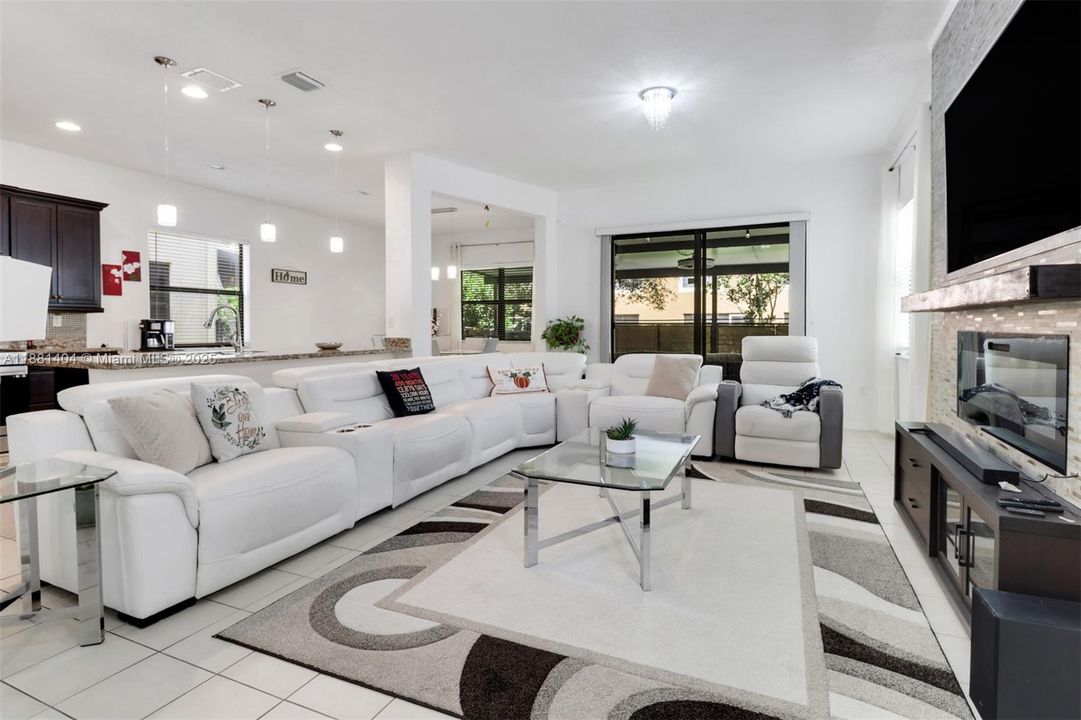 For Sale: $340,000 (3 beds, 2 baths, 1837 Square Feet)