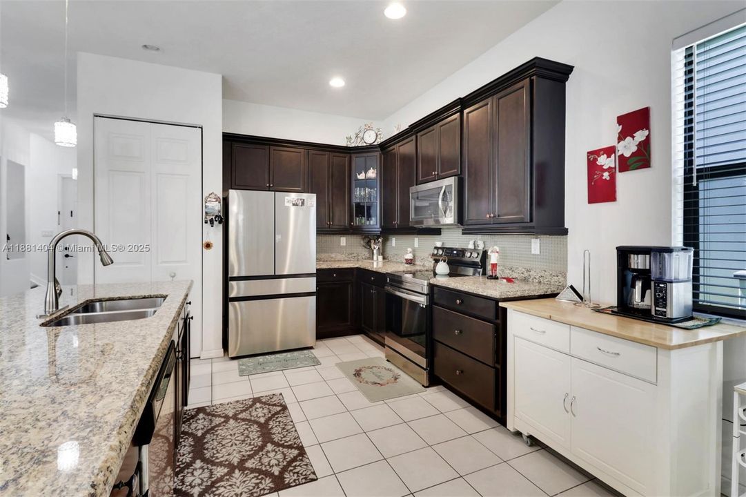 For Sale: $340,000 (3 beds, 2 baths, 1837 Square Feet)