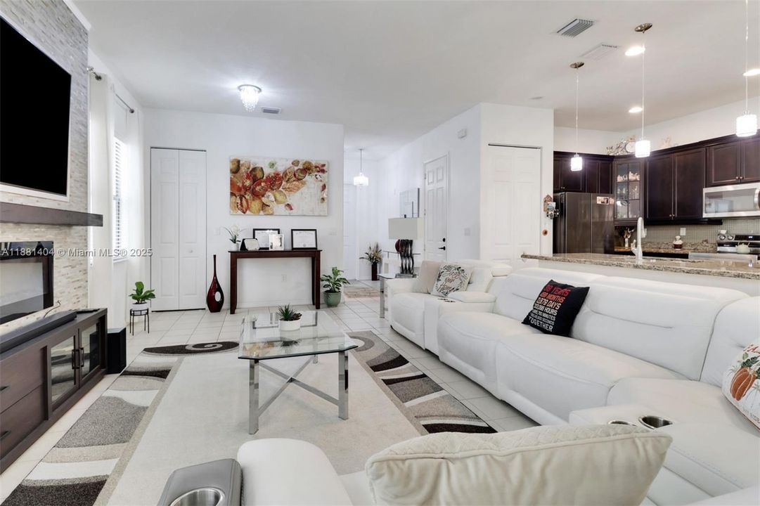 For Sale: $340,000 (3 beds, 2 baths, 1837 Square Feet)