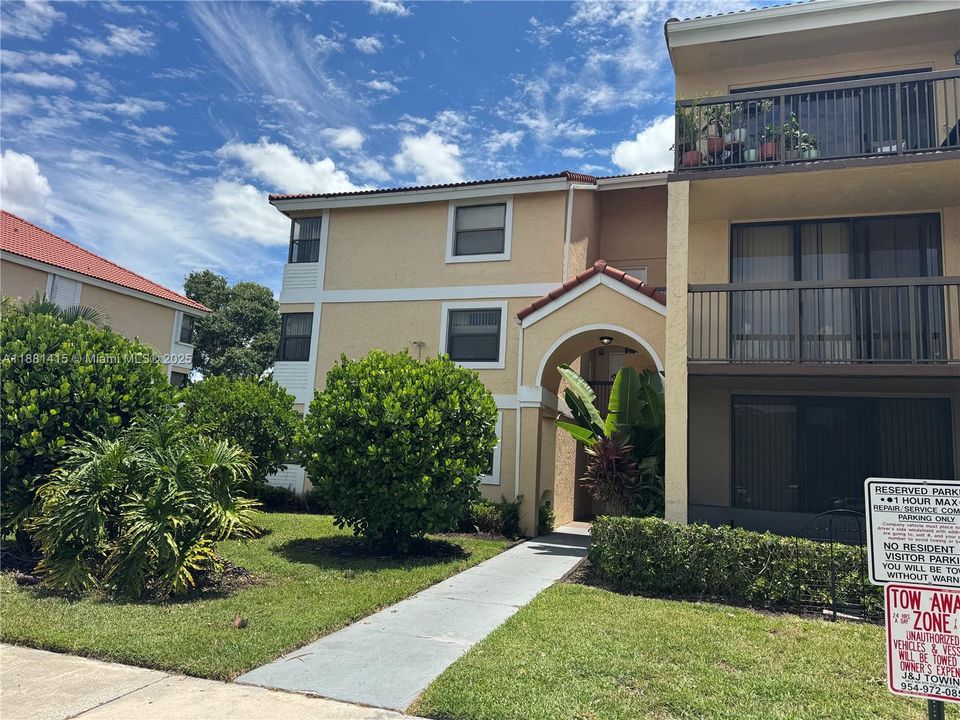 На продажу: $225,000 (2 спален, 2 ванн, 950 Квадратных фут)