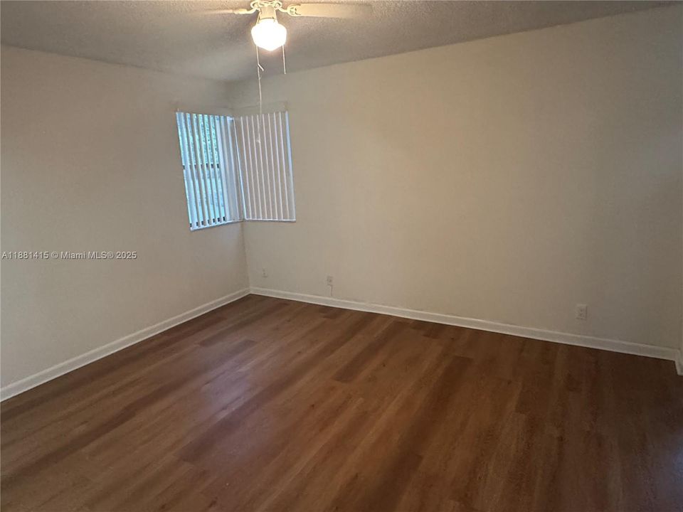 На продажу: $225,000 (2 спален, 2 ванн, 950 Квадратных фут)