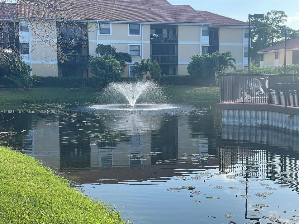 На продажу: $225,000 (2 спален, 2 ванн, 950 Квадратных фут)