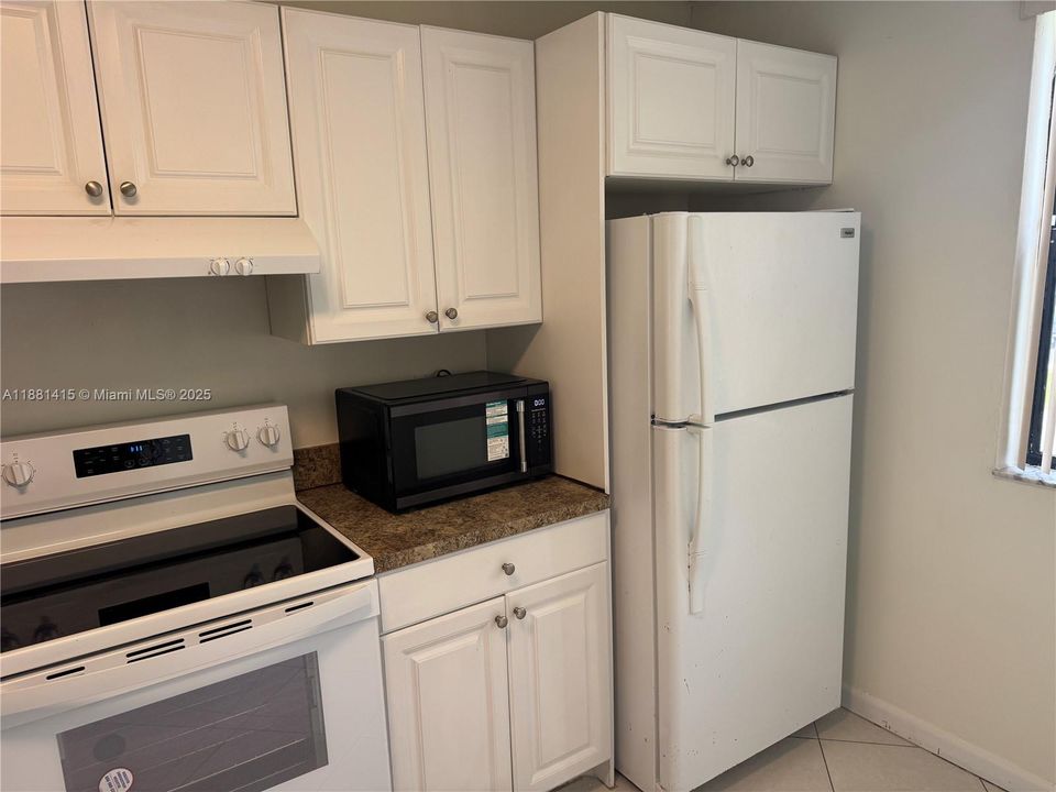 На продажу: $225,000 (2 спален, 2 ванн, 950 Квадратных фут)