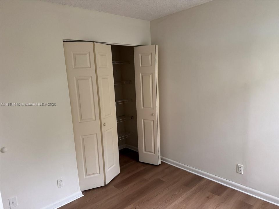 На продажу: $225,000 (2 спален, 2 ванн, 950 Квадратных фут)