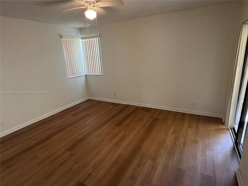 На продажу: $225,000 (2 спален, 2 ванн, 950 Квадратных фут)