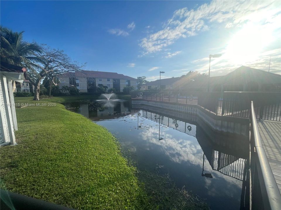 На продажу: $225,000 (2 спален, 2 ванн, 950 Квадратных фут)