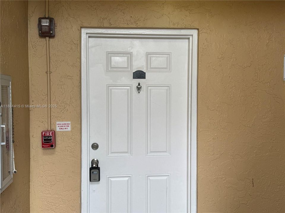 На продажу: $225,000 (2 спален, 2 ванн, 950 Квадратных фут)