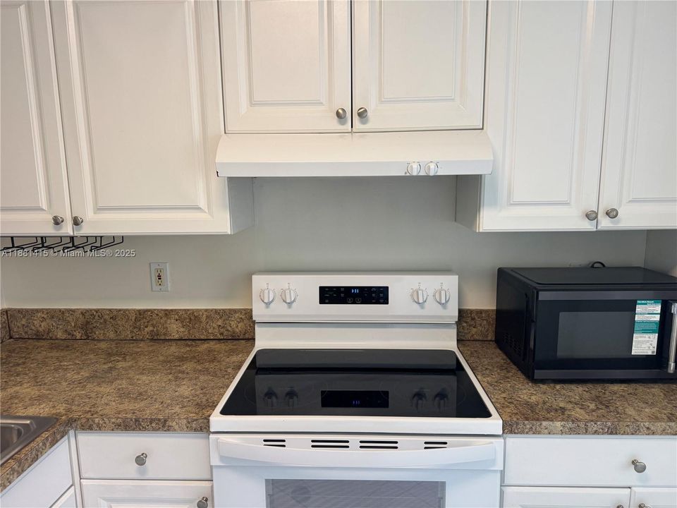 На продажу: $225,000 (2 спален, 2 ванн, 950 Квадратных фут)