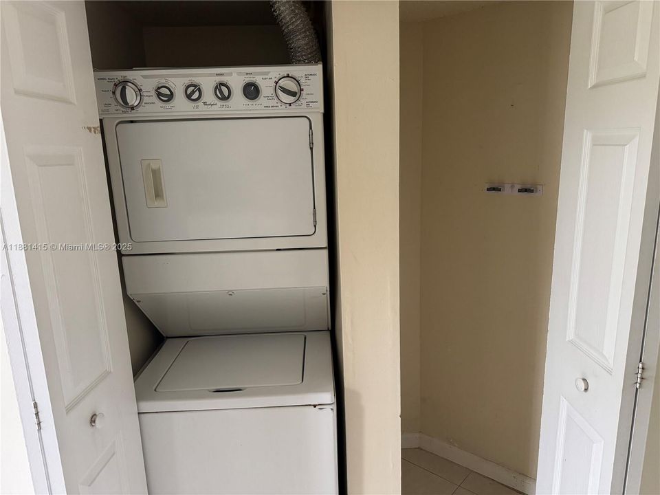 На продажу: $225,000 (2 спален, 2 ванн, 950 Квадратных фут)