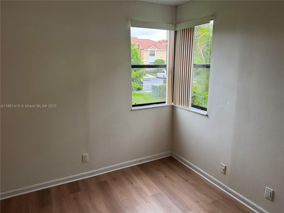 На продажу: $225,000 (2 спален, 2 ванн, 950 Квадратных фут)