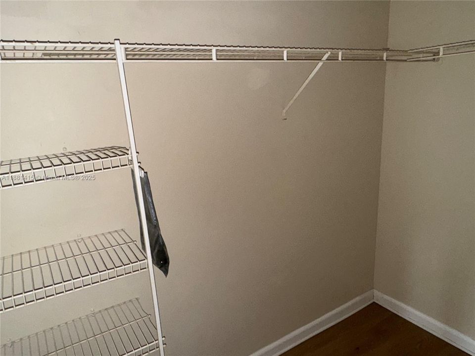 На продажу: $225,000 (2 спален, 2 ванн, 950 Квадратных фут)