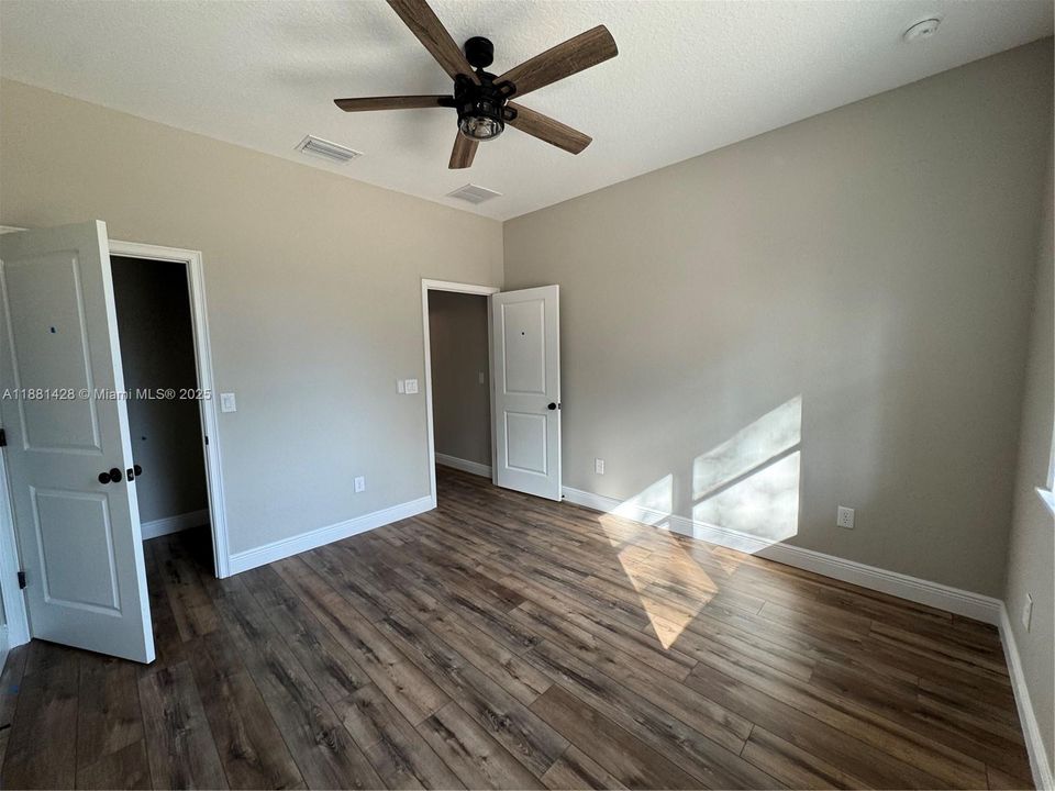 待售: $650,000 (4 贝兹, 2 浴室, 0 平方英尺)