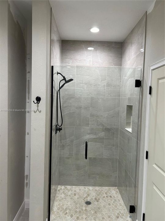 待售: $650,000 (4 贝兹, 2 浴室, 0 平方英尺)