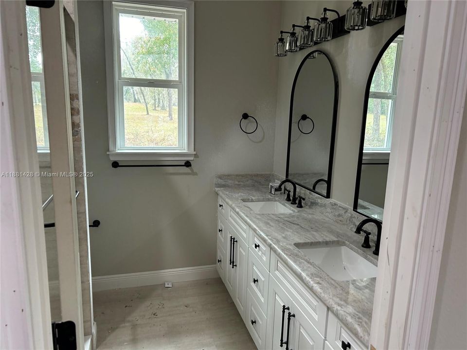 待售: $650,000 (4 贝兹, 2 浴室, 0 平方英尺)