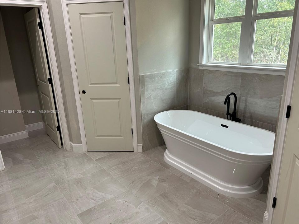 待售: $650,000 (4 贝兹, 2 浴室, 0 平方英尺)