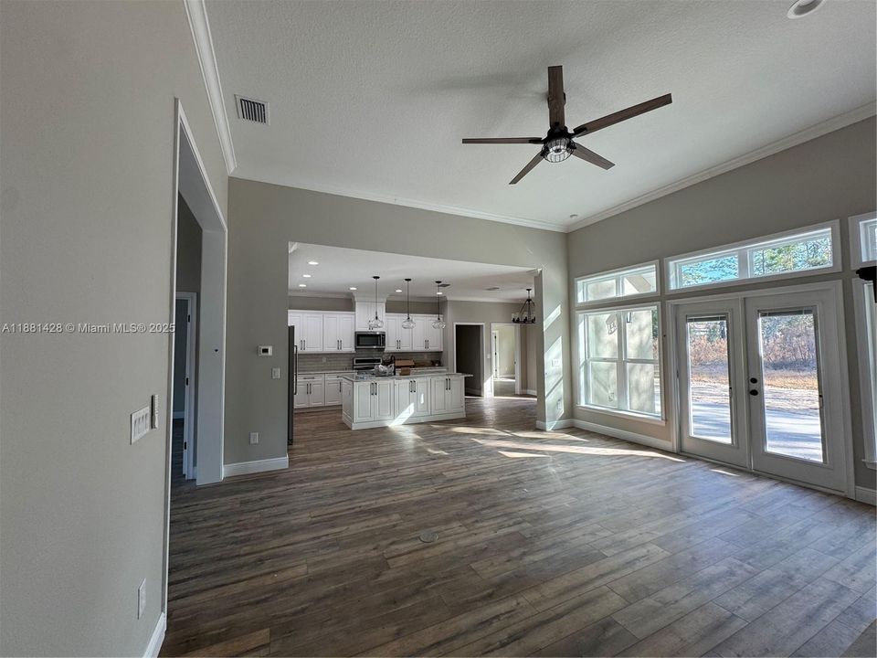 待售: $650,000 (4 贝兹, 2 浴室, 0 平方英尺)