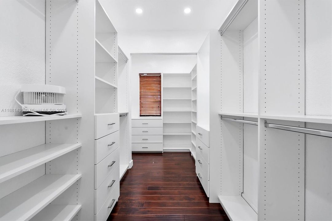 Recientemente alquilado: $8,000 (4 camas, 3 baños, 3404 Pies cuadrados)