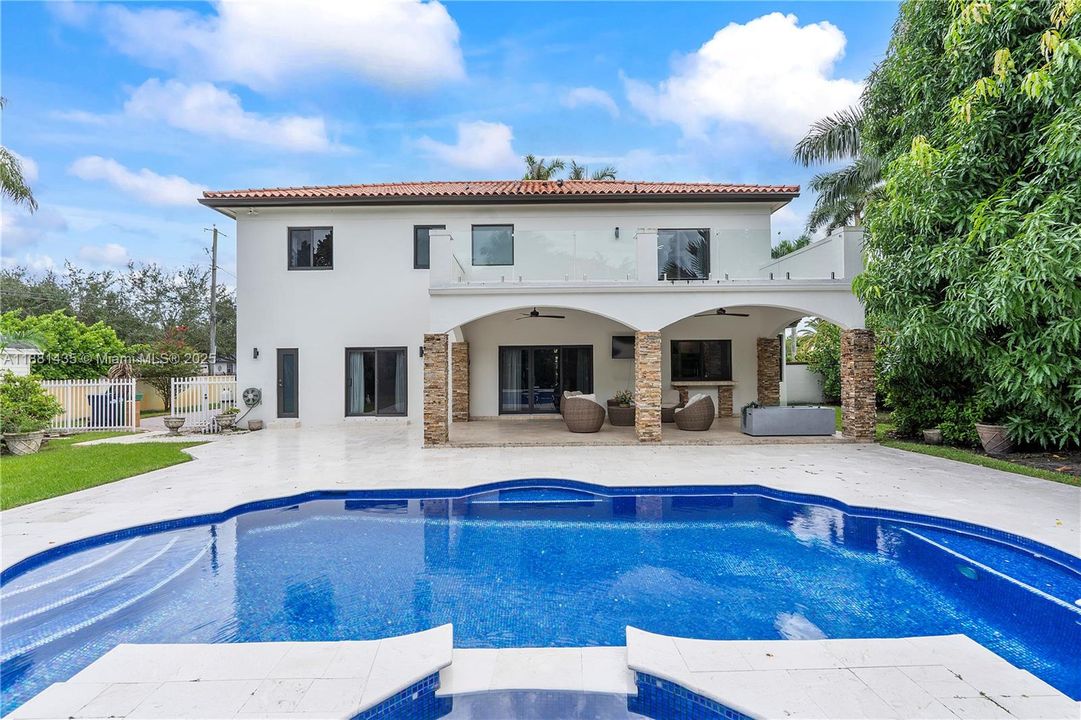 Recientemente alquilado: $8,000 (4 camas, 3 baños, 3404 Pies cuadrados)