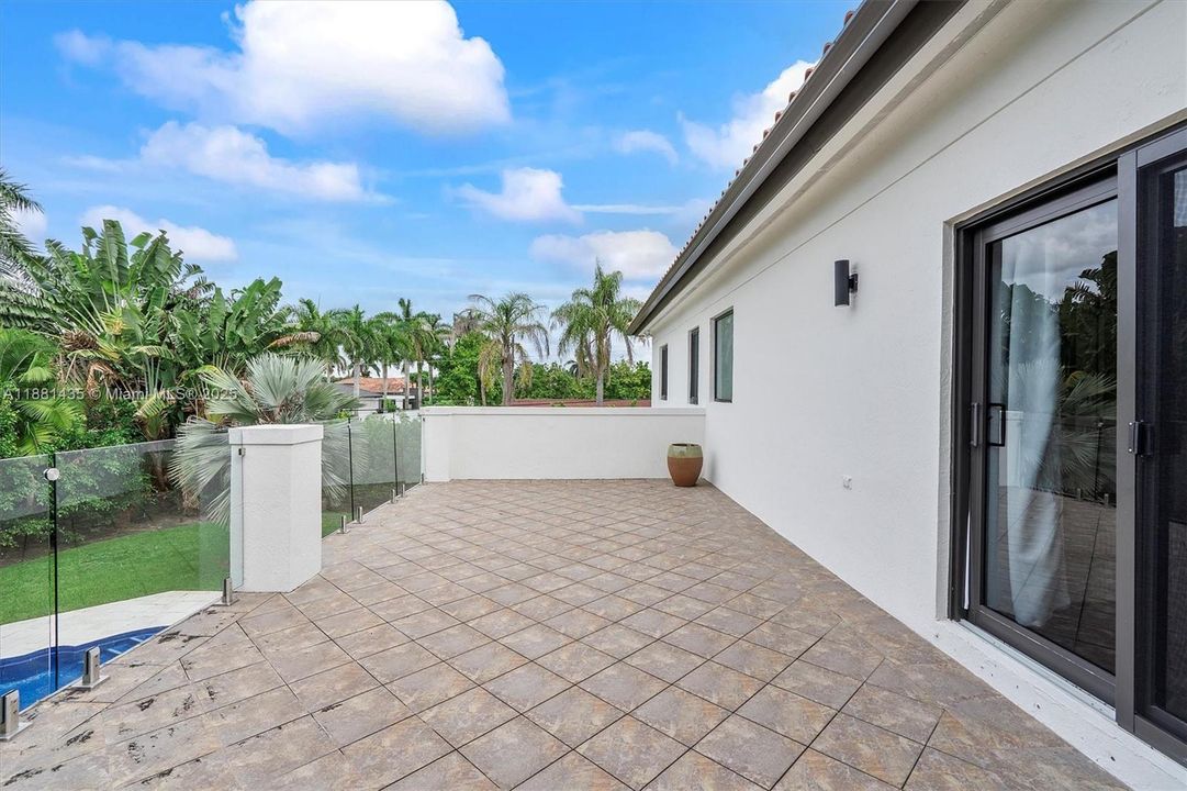 Recientemente alquilado: $8,000 (4 camas, 3 baños, 3404 Pies cuadrados)