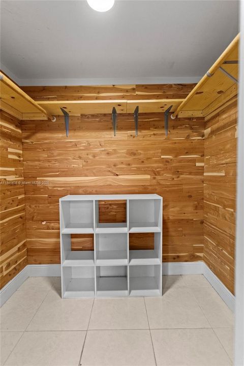 На продажу: $117,000 (2 спален, 1 ванн, 790 Квадратных фут)