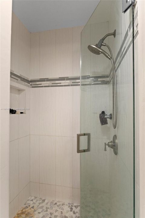 На продажу: $117,000 (2 спален, 1 ванн, 790 Квадратных фут)