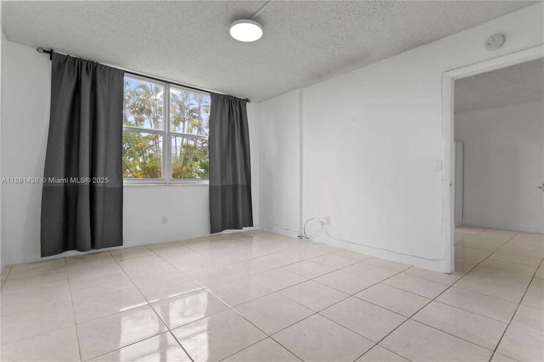 На продажу: $117,000 (2 спален, 1 ванн, 790 Квадратных фут)