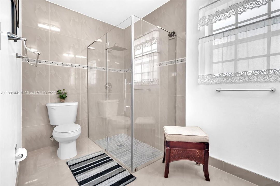 Activo con contrato: $645,000 (4 camas, 2 baños, 1757 Pies cuadrados)