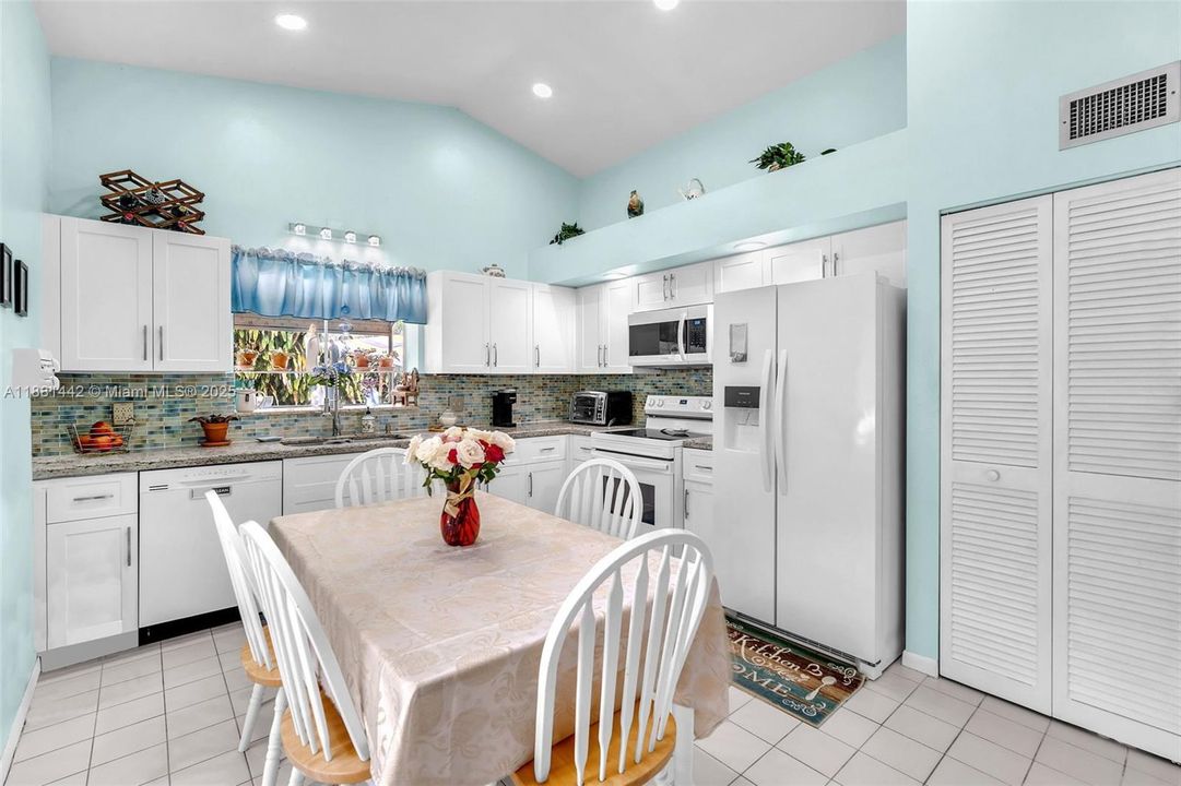 Activo con contrato: $645,000 (4 camas, 2 baños, 1757 Pies cuadrados)