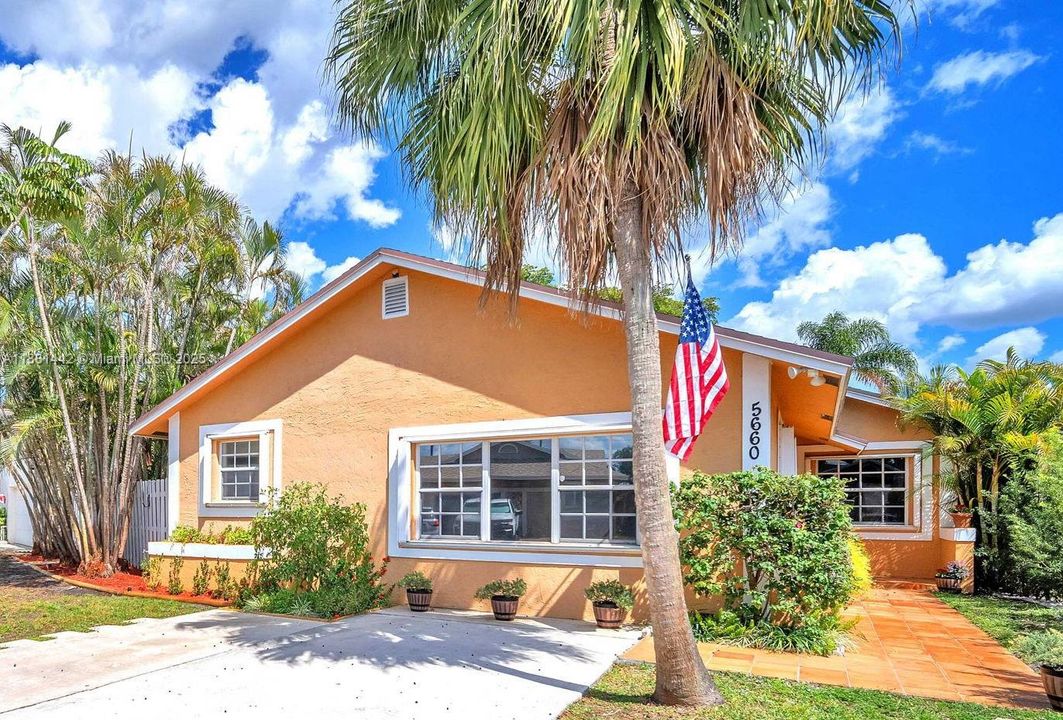 Activo con contrato: $645,000 (4 camas, 2 baños, 1757 Pies cuadrados)