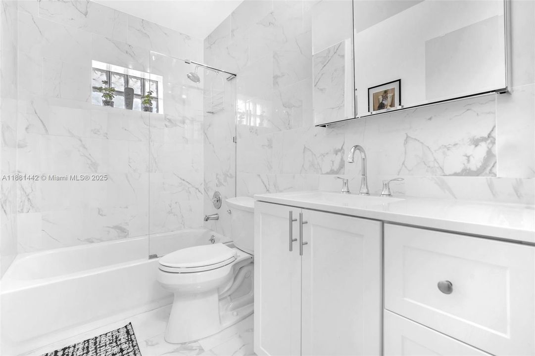 Activo con contrato: $645,000 (4 camas, 2 baños, 1757 Pies cuadrados)